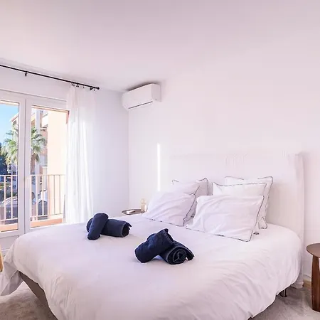 Beautiful Overlooking The Golden Islands