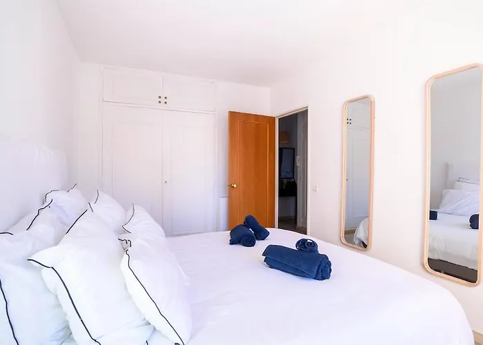 Beautiful Overlooking The Golden Islands *