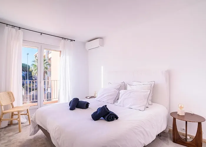 Beautiful Overlooking The Golden Islands